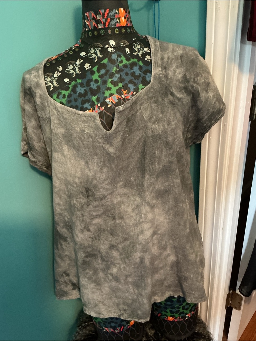 Oh My Gauze! Gray Tie-Dye Notch Neck Short Sleeve Tunic 100% Cotton